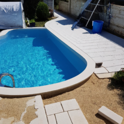 Piscine Extérieure en Béton : Conception sur Mesure pour un Espace de Détente Exceptionnel Guipavas